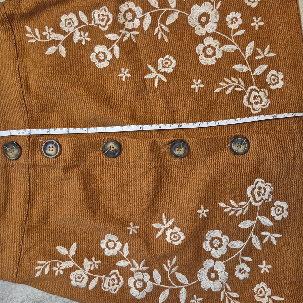 Floral Embroidered Button-Up Mini Skirt - Picture 4 of 4